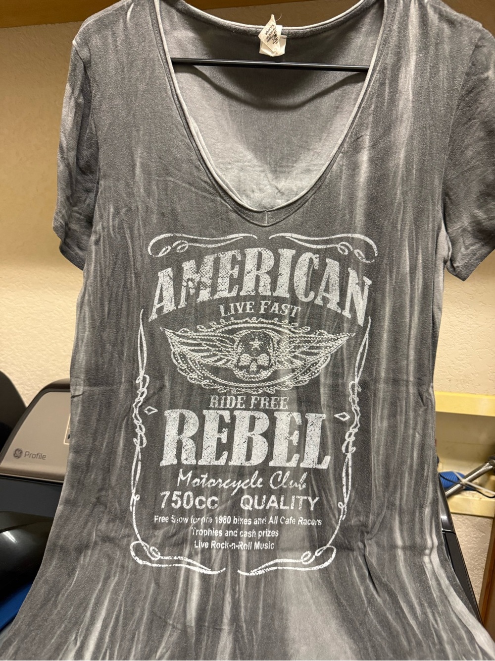 Graphic V-Neck Tee - Gray